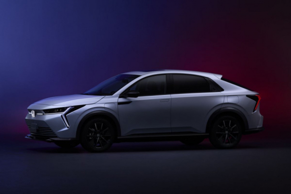 В Японии представлена возрожденная Honda Insight