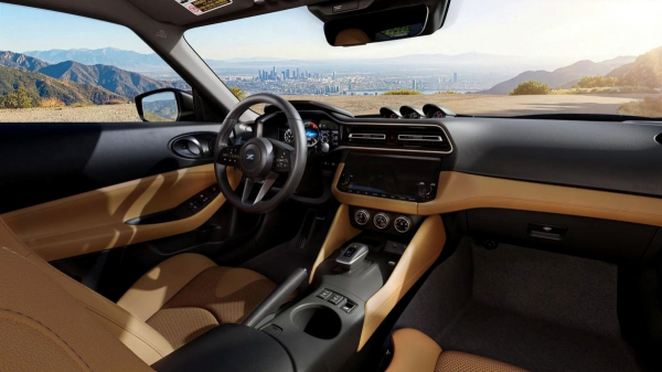 Nissan Z Nismo обрел механическую коробку передач