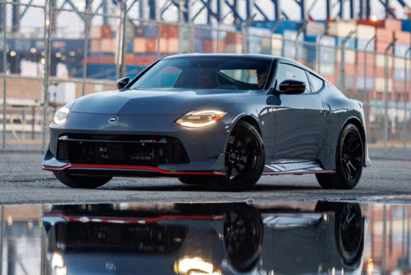 Nissan Z Nismo обрел механическую коробку передач