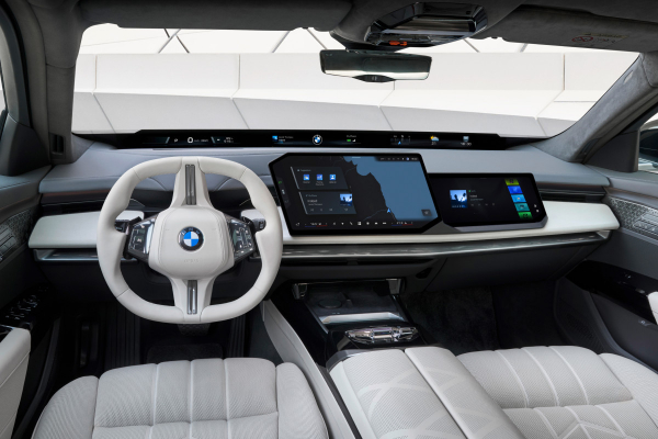 Обновленная «семерка» BMW сохранила спорную внешность, но получила новый салон Обновленная «семерка» BMW сохранила спорную внешность, но получила новый салон