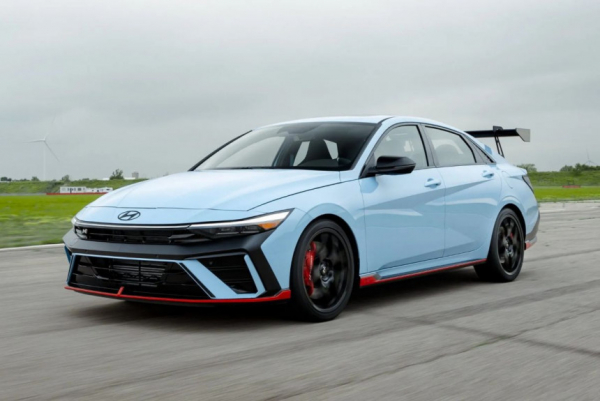 Спортседан Hyundai Elantra N TCR: окрыленный гонками Спортседан Hyundai Elantra N TCR: окрыленный гонками