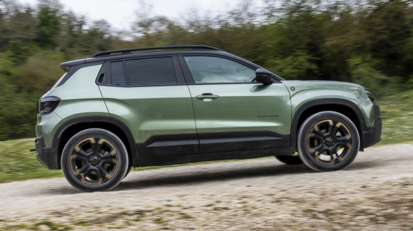 Обновленный Jeep Avenger добрался до Европы и обрел спецверсию Обновленный Jeep Avenger добрался до Европы и обрел спецверсию