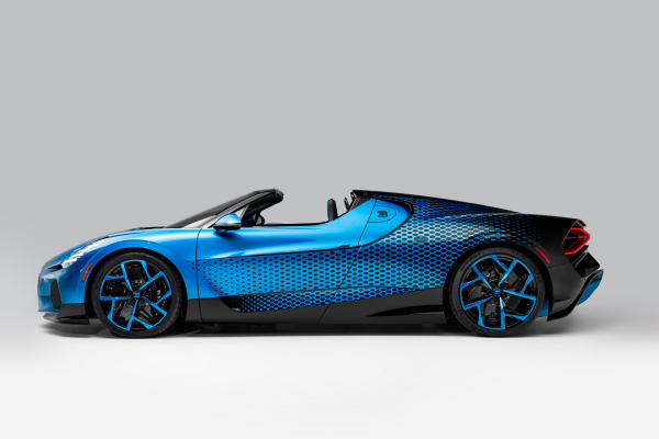 Bugatti оформила родстер W16 Mistral в стиле стрекозы Bugatti оформила родстер W16 Mistral в стиле стрекозы