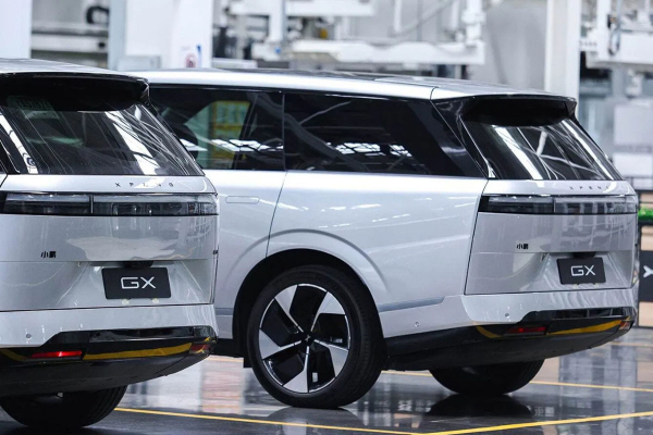 Кроссовер Xpeng GX превратился в роботакси