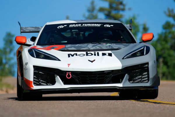 «Гонка в облака» на Пайкс-Пик: рекорд Chevrolet Corvette ZR1X и триумф электромобиля Ford «Гонка в облака» на Пайкс-Пик: рекорд Chevrolet Corvette ZR1X и триумф электромобиля Ford