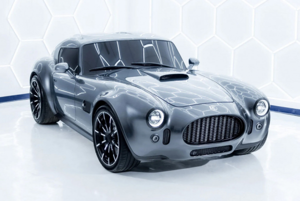 Компания AC Cars представила очень дорогое купе с карбоновым кузовом