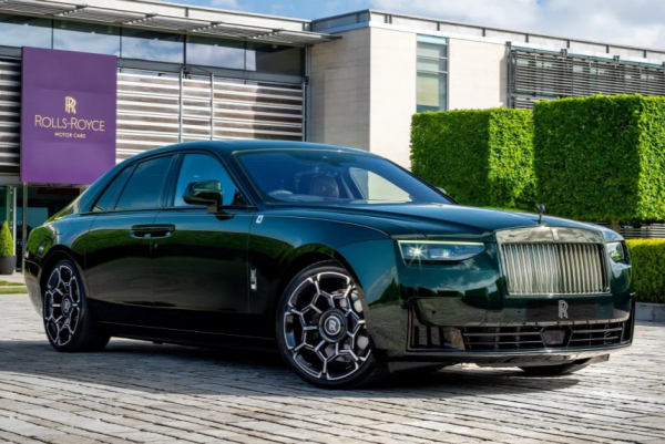 Уникальный Rolls-Royce Ghost: юбилейный автогонщик