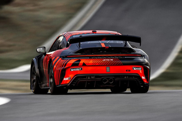 Представлен гоночный Porsche 911 GT4 R