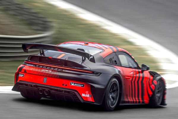 Представлен гоночный Porsche 911 GT4 R