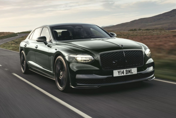 Седан Bentley Flying Spur обрел новое лицо и S-версию Седан Bentley Flying Spur обрел новое лицо и S-версию