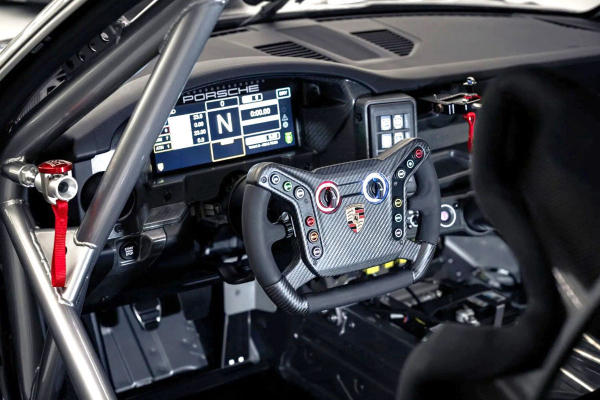 Представлен гоночный Porsche 911 GT4 R