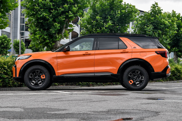 В Китае начались продажи обновленного кроссовера Ford Explorer