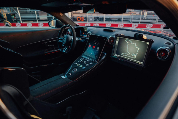 Mercedes-AMG GT 63 Pro 4Matic+ стал новым автомобилем безопасности Формулы-1