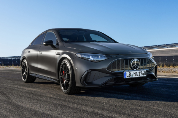 Mercedes-Benz CLA получил трехмоторную электроверсию от AMG Mercedes-Benz CLA получил трехмоторную электроверсию от AMG