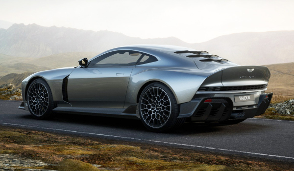 Aston Martin Valour предложил V12 с «механикой» Aston Martin Valour предложил V12 с «механикой»