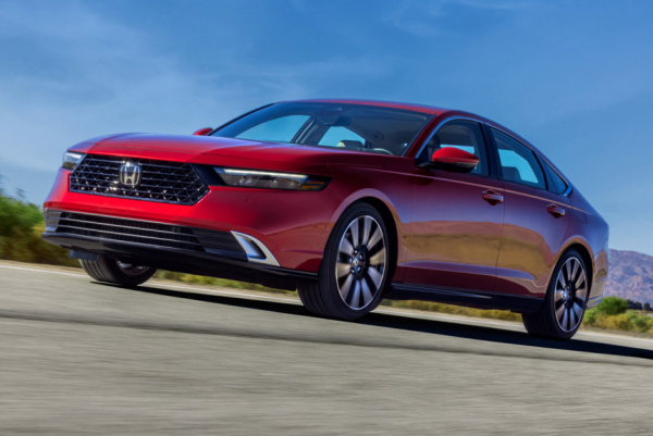 Представлена Honda Accord одиннадцатого поколения Представлена Honda Accord одиннадцатого поколения