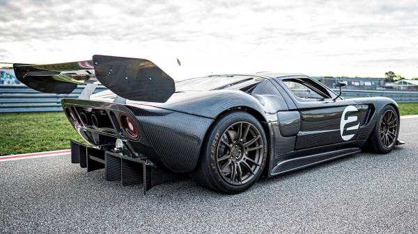 Ford GT первого поколения возвращается с карбоновым кузовом и 1500-сильным мотором Ford GT первого поколения возвращается с карбоновым кузовом и 1500-сильным мотором