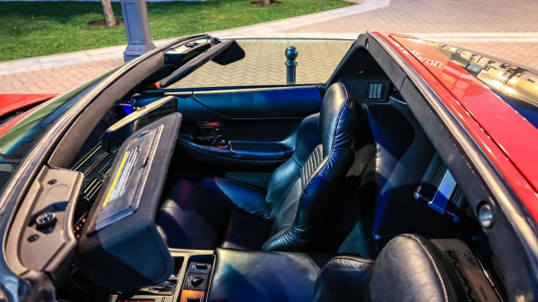 Горячий мотор и умеренный нрав: опыт владения Chevrolet Corvette IV C4 1995 года Горячий мотор и умеренный нрав: опыт владения Chevrolet Corvette IV C4 1995 года