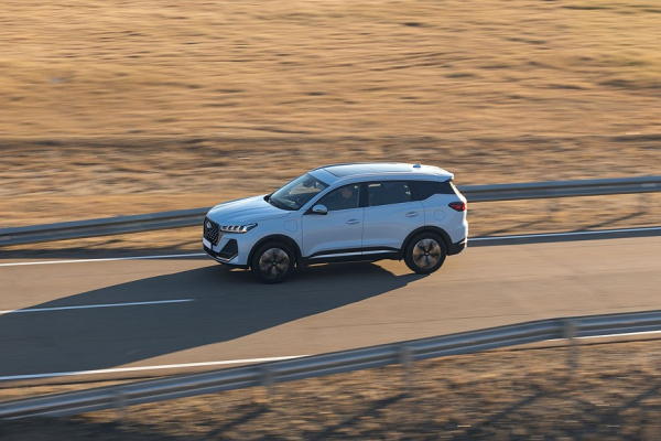 Три мотора, ноль расхода и триллер с бензовозом: тест Chery Tiggo 7 Pro Plug-in Hybrid Три мотора, ноль расхода и триллер с бензовозом: тест Chery Tiggo 7 Pro Plug-in Hybrid
