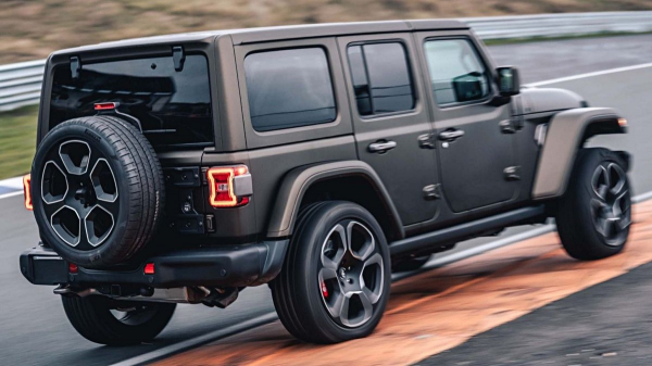 В Нидерландах создали самый управляемый Jeep Wrangler в мире с 840-сильным мотором В Нидерландах создали самый управляемый Jeep Wrangler в мире с 840-сильным мотором